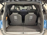 必要に応じてリアシートを倒して広く使い事が出来ますので大きな荷物や多くの荷物を積むこともできます。パワーリアゲートで開閉もワンタッチです