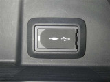 【充電用USB端子】デバイスの充電に便利です。※実際の接続端子は写真で確認or店舗までご気軽にお問合せください♪