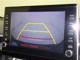 後方の見える安心をお届けするバックガイドモニター付:バックするときのアシストラインもあって楽々バック!車庫入れや縦列駐車をサポートし、苦手な駐車も安心です!今やもう手放せない装備ですネ♪