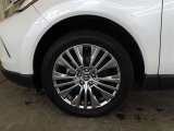 純正19インチアルミホイール装備です☆