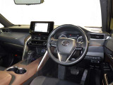 運転の際、常に目にする部分だけにシックで飽きのこないデザインが良いですね。