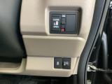 助手席側リアスライドドアは電動となります。