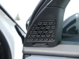 メーカーオプションのBOSEプレミアムサウンドシステム(10スピーカー)付きになります。