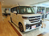 ハイブリッドXS メモリーナビ装着車です。