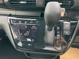 オートエアコン◆冷房・暖房の切り替え、吹き出し口、風量、内気循環/外気循環の導入の切り替えを自動で調節して、車内を設定した温度に保ってくれます!