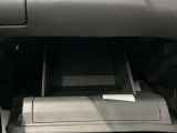 車検証入れになどにも使える便利な収納BOXあります。