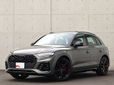●一目でAudiとわかる特徴的なシングルフレームグリル・LEDランプ。精悍なフロントマスクからAudiのスマートで上品なブランドを連想させてくれます。女性にも大変ご好評頂いております。
