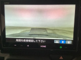 【バックカメラ】運転が苦手な方も車庫入れラクラクです!ギアをリバースに入れれば自動的に切り換わりますので、面倒な操作は不要です♪狭い駐車場もお車を傷つけず安心ですね!
