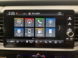 HondaCONNECT対応の便利なナビディスプレー。お持ちのスマートフォンと連携して、ナビやBluetoothでの音楽再生が可能です。デザインはもちろん、操作性も良好です。