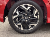 純正アルミホイールです。足元が引き立つので、車全体のイメージがアップしますよ