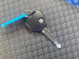 キーレスエントリー付き。ボタン一つで開閉可能です。アンサーバック機能でハザードランプが点灯するので離れた場所から開閉確認可能。
