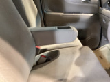 アームレスト付きで楽に運転できます。