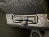 ハンドルの左下にETCがついています。高速道路の料金所の通過も楽々です。 カードの取り出しもしやすい場所についています。