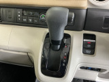 発進時から滑らかに加速する無段階変速のCVTはストップ&ゴーの多い街の中も快適です