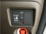 視界広々で運転しやすくロングドライブでも疲れを感じさせないすっきりとまとまったインパネ周りです。