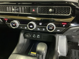 運転席/助手席シートヒーターで寒い日もすぐに温かくなり快適に過ごせます。3段階の温度調整が可能です