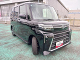 当店は高柳交差点の角にあります。大きなダイハツの赤い看板が目印です。