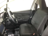 高いホールド性で運転姿勢が安定します。長距離ドライブでも疲れにくいのが魅力です。快適なドライビングライフをお送りください♪