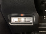 ハンドルの左下にETCがついています。高速道路の料金所の通過も楽々です。 カードの取り出しもしやすい場所についています。