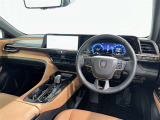 運転席まわりです。 各操作スイッチは使いやすい位置に配置されてます。