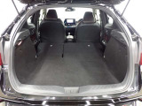 セカンドシートを倒すとさらに広々のラゲッジスペース