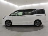 人気のお車が入庫しましたよ!!皆様のご来店お待ちしています!