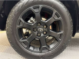 「トヨタ純正アルミホイール」を装着!純正なので車のデザインともマッチしています。高級感やスポーティーさを際立たせてくれます。