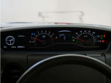 前方の視界を遮らない薄型のアナログメーターと、様々な情報を表示可能なマルチインフォメーションディスプレイで、運転中の確認がしやすく安全運転に役立ちます。