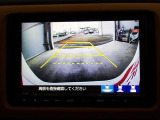 バックモニター付きで慣れない駐車場や車庫入れをサポートします。