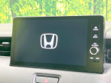 【メーカー純正ナビ】インテリアに溶け込むスタイリッシュな「専用設計」メーカーナビを装備♪視認性や操作性など基本性能にも優れ、より上質なカーライフをお楽しみいただけます。