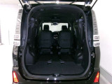 ラゲッジスペース!ワンタッチで折りたためるサードシート!