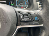 ハンドルの右側にはプロパイロットのスイッチが装備されています。高速道路で前車に追従クルーズ(アクセル・ブレーキ・ハンドル制御)ができて運転の疲れを軽減します。