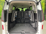 後席を格納すると、これだけの広さが!シーンに合わせたシートアレンジで、大きな荷物も積むことが出来ます♪