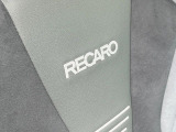【RECARO製バケットシート】人間工学に基づいた面圧分布によって腰への負担や長時間運転時の疲労発生を軽減☆一目でレカロとわかるスポーティなルックスが特徴です。