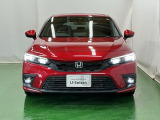 LEDヘッドライトを装備しています。LEDヘッドライトはとても明るく、雨の日や夜間走行も安全・安心です。オートライトコントロール付きで周囲の明るさに応じて自動で点灯・消灯します
