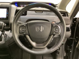 ハンドルにHondaセンシング系のクルーズコントロールやレーンキープアシストなどのスイッチと、オーディオの操作スイッチが装備されています。ハンドルから手を離さず安全に操作できます。