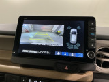 リバースギアに入れるだけで後方の表示へ切り替わります。夜間や雨の日の駐車も楽になりますよ。