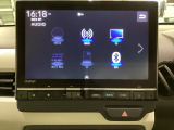 ワイド画面のナビゲーションはフルセグTV、インターナビ対応のGathers純正メモリーナビを搭載しています。Bluetoothオーディオ機能がありますので、スマートフォンなどの音楽も再生できます。