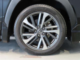 純正のアルミホイール装着車です。タイヤサイズは225/50R18です。
