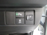 パーキングセンサーや横滑りを防ぐVSA等のスイッチ類は運転席の右側、手の届きやすい位置にあります。