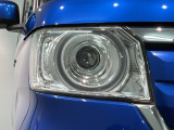 LEDヘッドライトは、点灯の瞬間から最大光量を発揮し、突然暗くなるトンネルなどでの安定感を高めます。