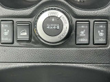 2WD/4WDの切り替えができます!雪道や悪路も安心です!シートヒーターも付いているので寒い冬も快適です!