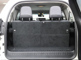 3列目のシートは電動で格納可能です。