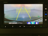 バックでの車庫入れも安心です! リアカメラが付いているバックモニター付のナビを装備しております。操作線もついており距離感も画面から確認できます。