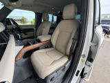 シートは座り心地もよく設計されております。また助手席も使用感は少なくきれいな状態を保って入庫しております。
