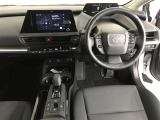 高いホールド性で運転姿勢が安定します。長距離ドライブでも疲れにくいのが魅力です。快適なドライビングライフをお送りください♪