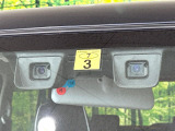 【レーダーブレーキサポート】走行中に前方の車両等を認識し、衝突しそうな時は警報とブレーキで衝突回避と被害軽減をアシスト。より安全にドライブをお楽しみいただけます。