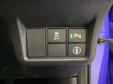 Hondaセンシング用の、VSA(ABS+TCS+横滑り抑制)解除と路外逸脱抑制機能のオンオフスイッチなどはハンドルの右側に装備しています。