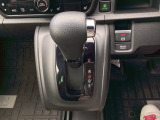 発進時から滑らかに加速する無段階変速のCVTはストップ&ゴーの多い街の中も快適です