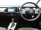 ぜひ展示車の運転席に座ってみてください。